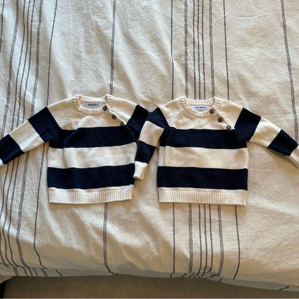 Set of 2 old navy sweaters sz 12-18mo
